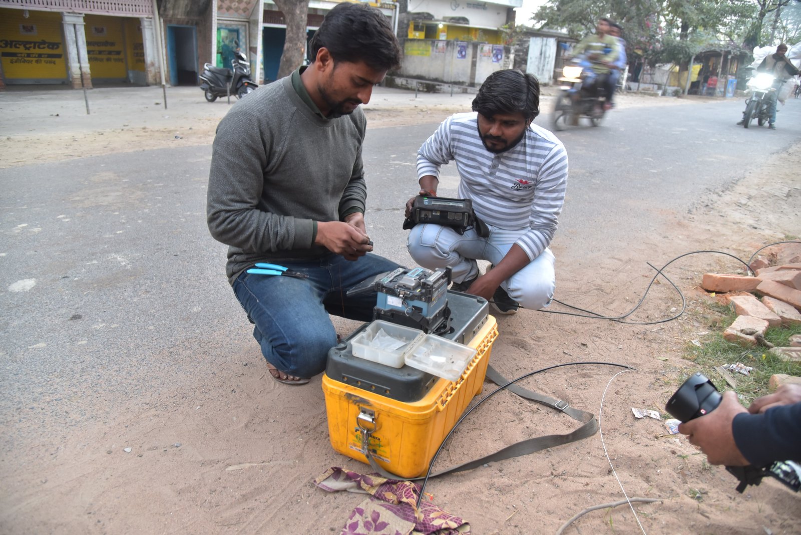 Field Officers splicing optical fibre
